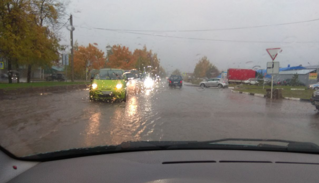 После проливного дождя Смоленск "поплыл"